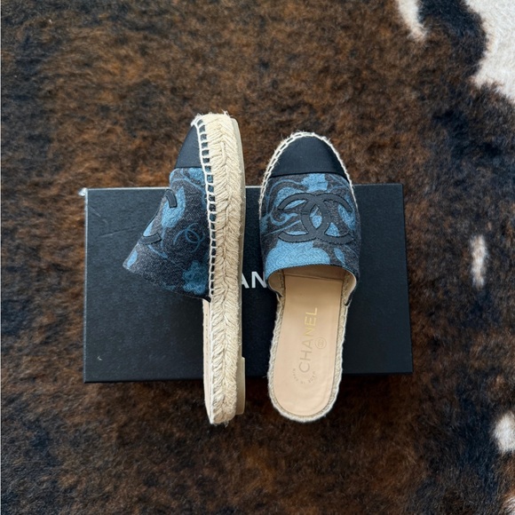 CHANEL Black and Blue Espadrille Logo Mules - Picture 2 of 8
